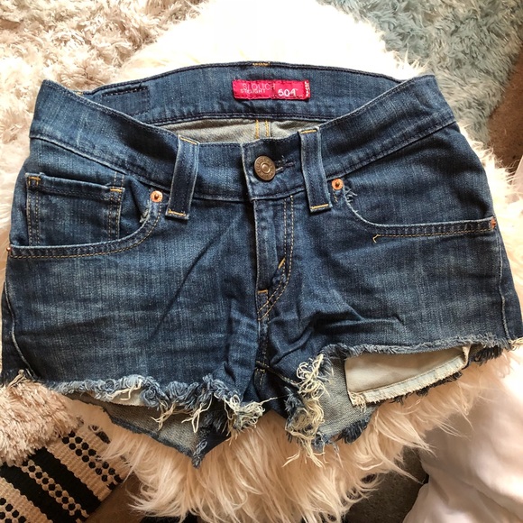 Levi's Pants - 🍒Levi’s cutoff shorts (low rise)